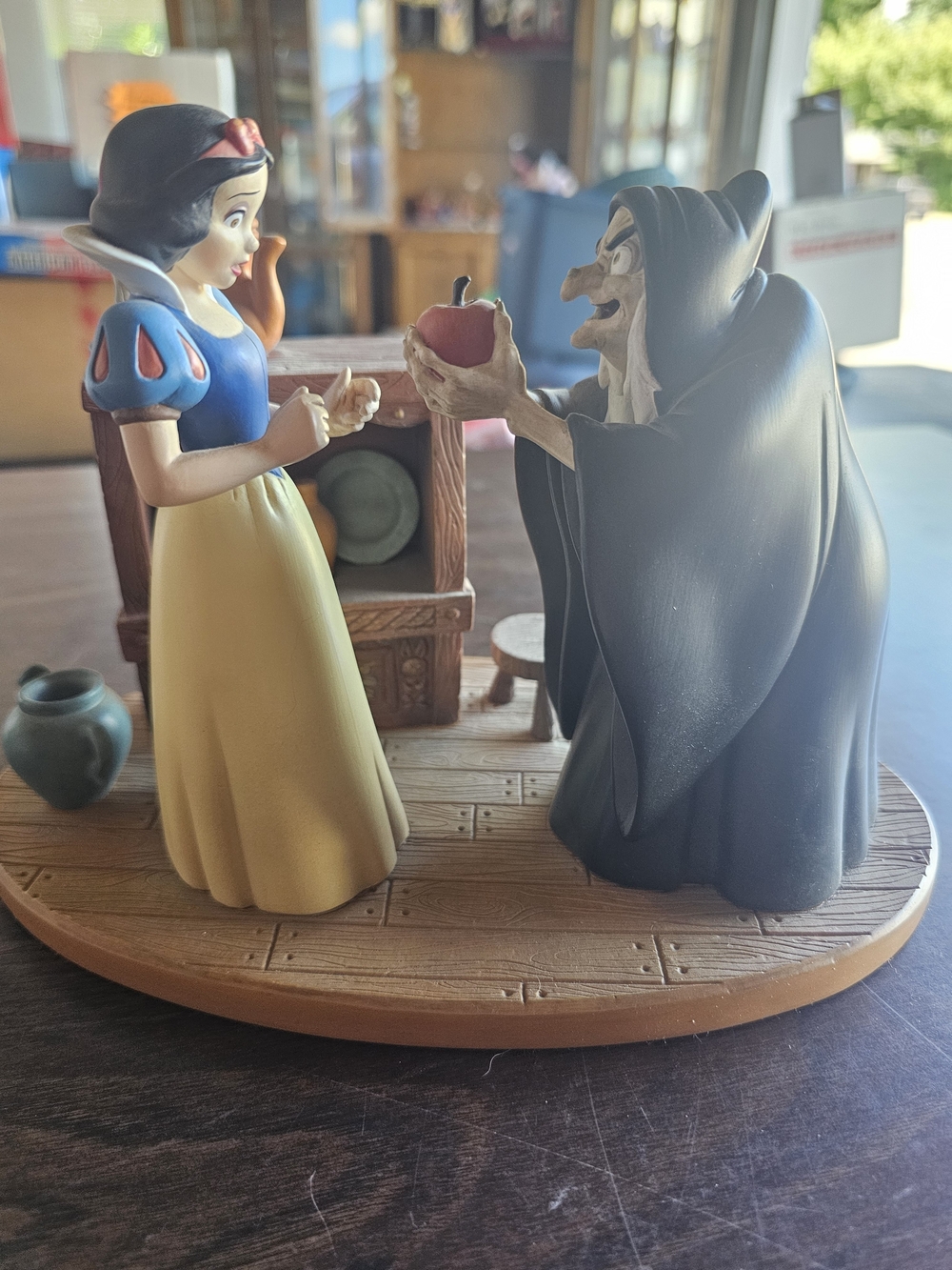 Disney Snow White and Witch Figurine‎ Scene with Red Apple ❤️❤️